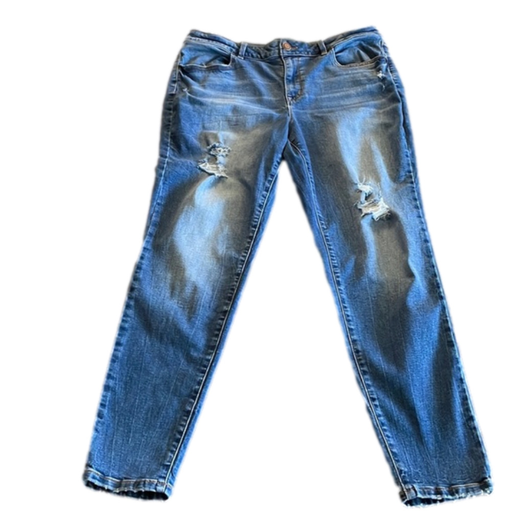 MAURICES High Rise Distressed Jeans Size XL